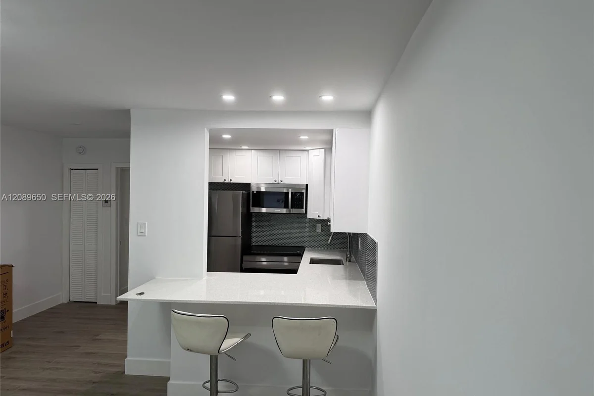 926 Michigan Ave #12, Miami Beach: photo 1 of 14