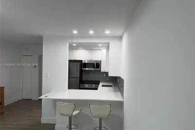 926 Michigan Ave #12, Miami Beach: photo 1 of 14