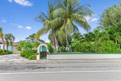 225 N M St #1, Lake Worth Beach: photo 1 of 21