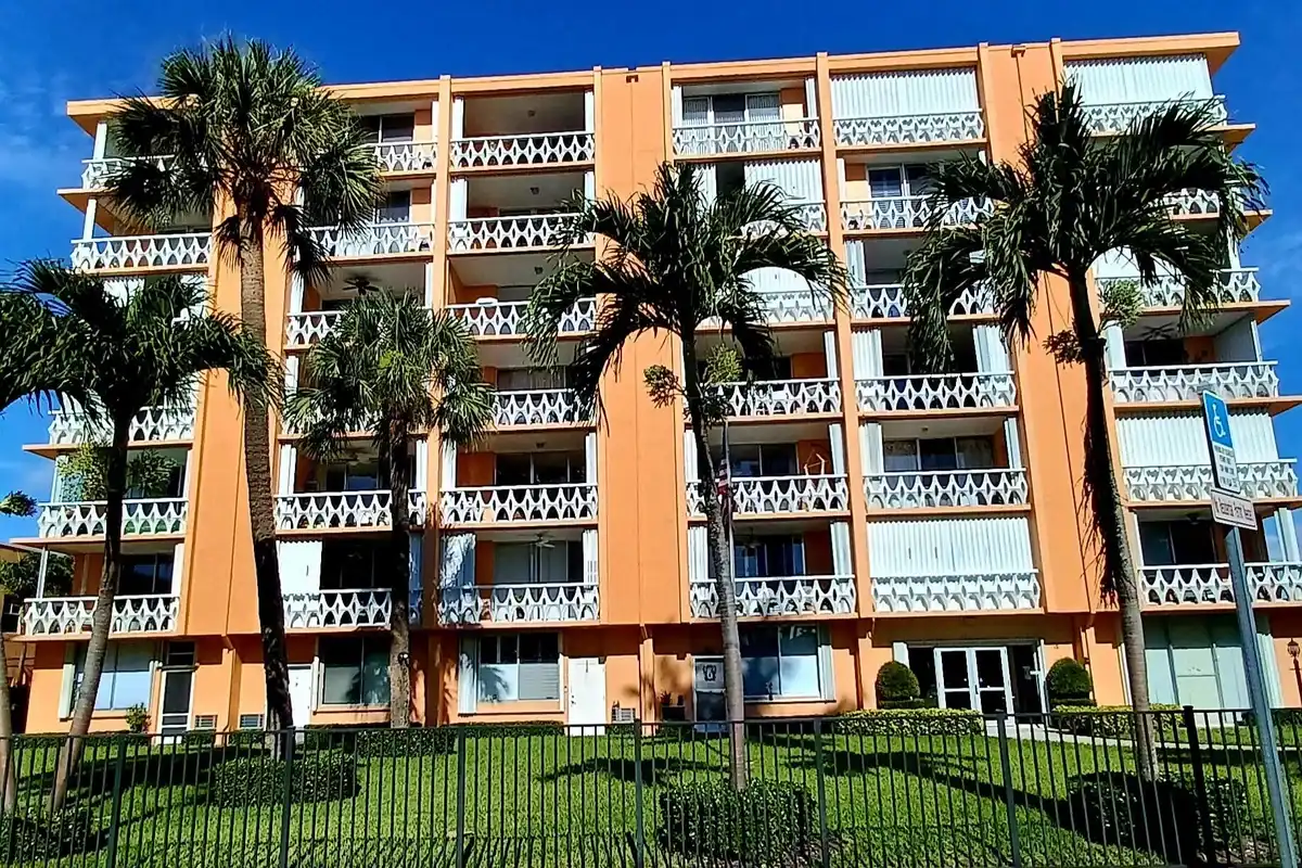 15 S Golfview Rd #504, Lake Worth Beach: photo 1 of 5