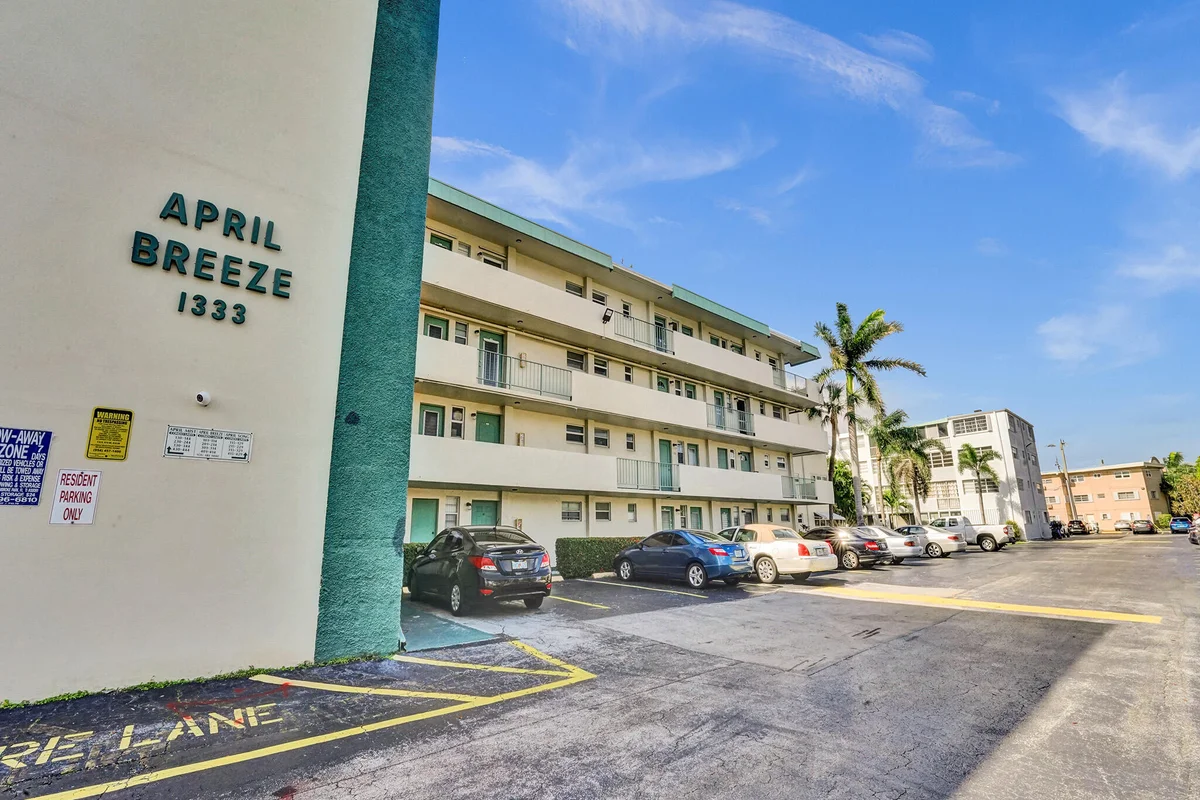 1333 E Hallandale Beach Blvd #302, Hallandale Beach: photo 1 of 34