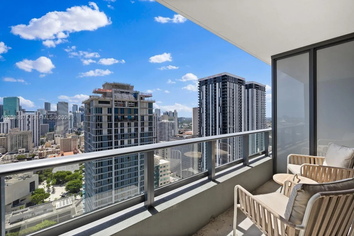 159 NE 6th St #3206, Miami: photo 1 of 37