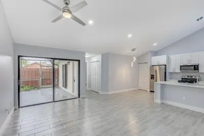 1240 Summit Place Cir #D, West Palm Beach: photo 1 of 26
