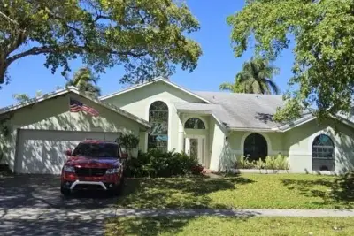 7375 NW 52nd Ct, Lauderhill: photo 1 of 2