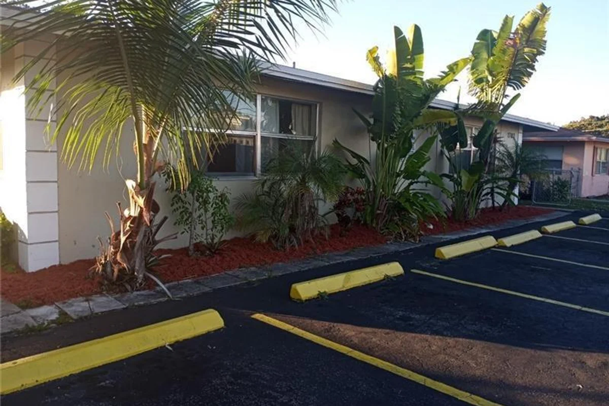 1783 NW 55th Ave, Lauderhill: photo 1 of 12