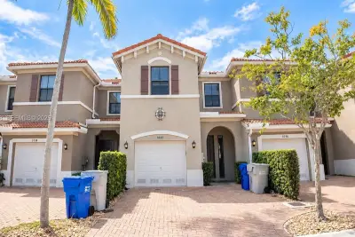 1042 NW 33rd Manor, Pompano Beach: photo 1 of 30