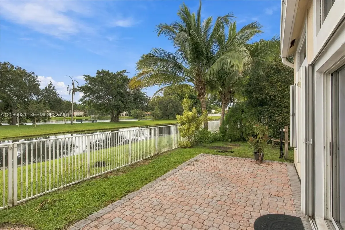 10000 NW 4th St, Plantation: photo 1 of 15