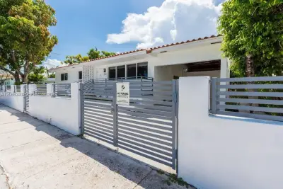 962 SW 6th Ave, Miami: photo 1 of 18