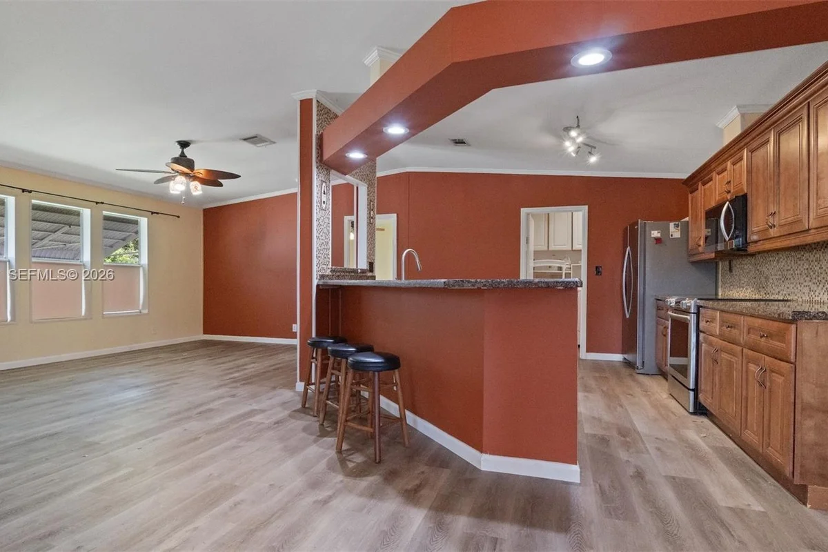 6515 Colonial Dr, Margate: photo 1 of 37