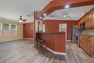 6515 Colonial Dr, Margate: photo 1 of 37