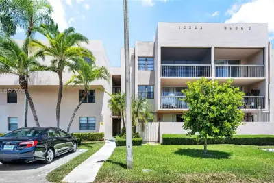 10525 SW 112th Ave #113, Miami: photo 1 of 29