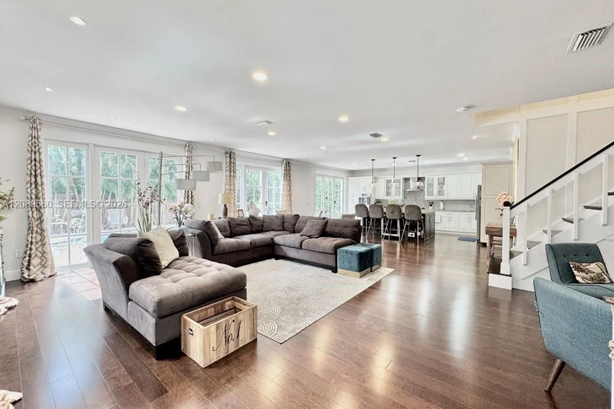 811 NW 155th Ter, Pembroke Pines: photo 1 of 26