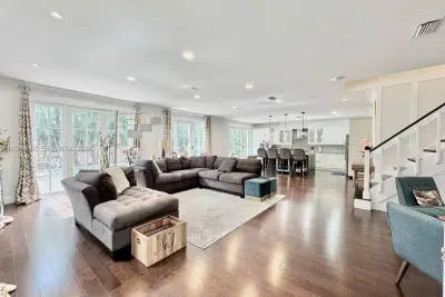 811 NW 155th Ter, Pembroke Pines: photo 1 of 26