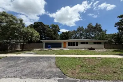 252 SW 61st Ave, Plantation: photo 1 of 21