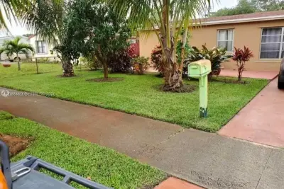 House in Hollywood: photo 1 of 10