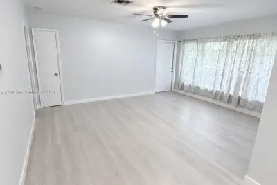 2416 SE 2nd St #1, Pompano Beach: photo 1 of 17