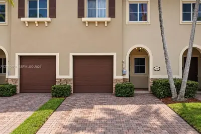 22067 SW 88th Path, Cutler Bay: photo 1 of 27