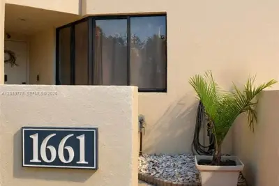1661 NW 81st Way, Plantation: photo 1 of 19