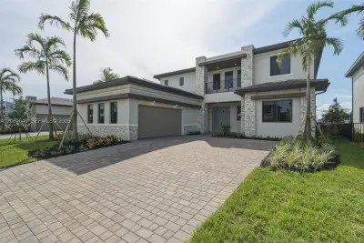 9475 Magnus Ter, Parkland: photo 1 of 56
