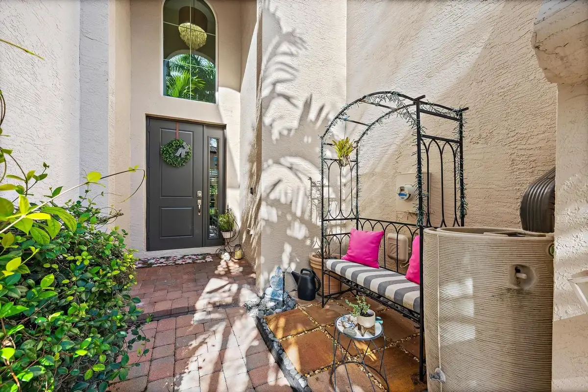 4673 Mediterranean Cir, Palm Beach Gardens: photo 1 of 29