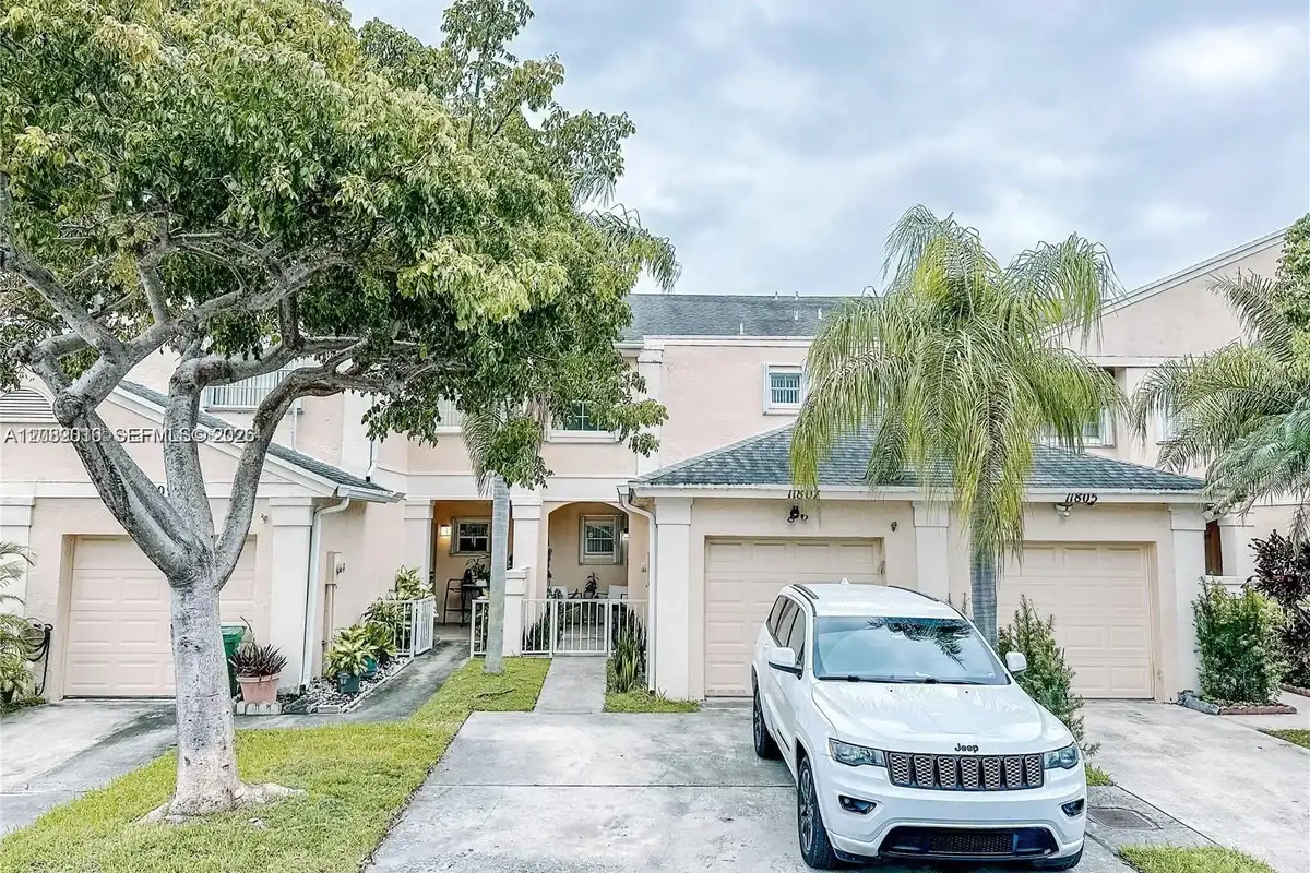 11807 SW 99th Ln, Miami: photo 1 of 30