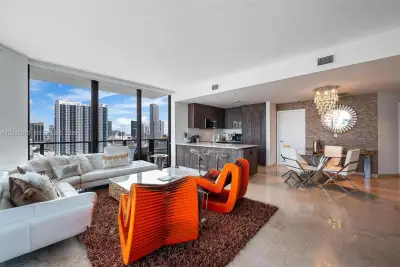 88 SW 7th St #1812, Miami: photo 1 of 44