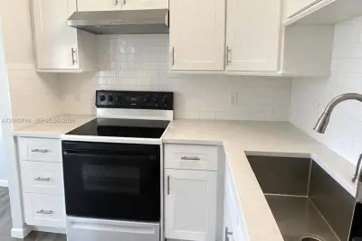 22 SE 3rd Ter #24, Dania Beach: photo 1 of 19