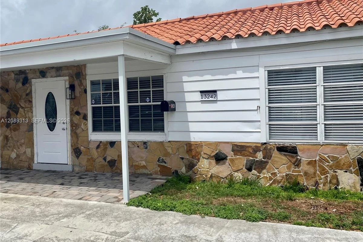 13242 NE 16th Ave, North Miami: photo 1 of 9