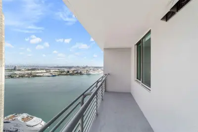 335 S Biscayne Blvd #2904, Miami: photo 1 of 18