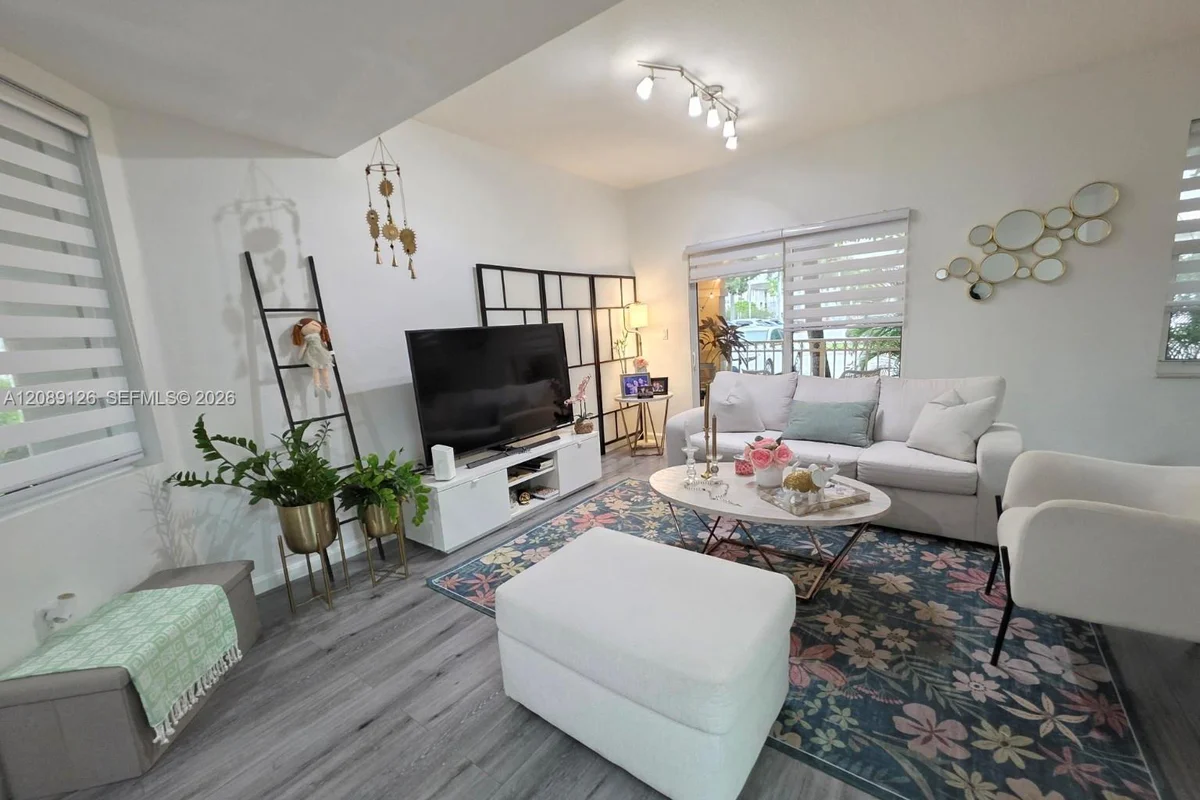 11403 NW 89th St #111, Doral: photo 1 of 31