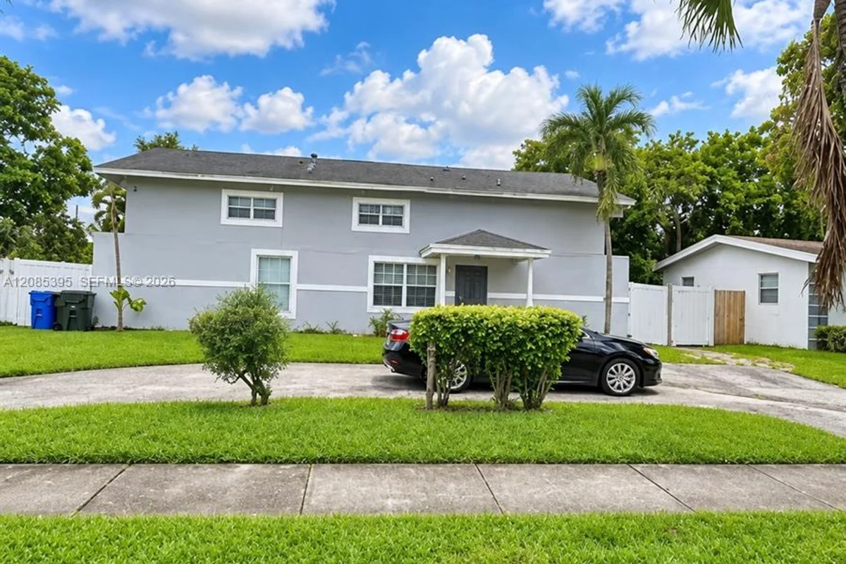 4420 NW 37th St, Lauderdale Lakes: photo 1 of 4
