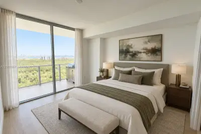 2411 Laguna Cir #2103, North Miami: photo 1 of 20