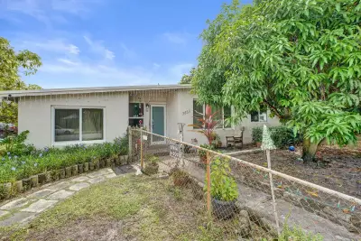 3630 SW 40th St, West Park: photo 1 of 36
