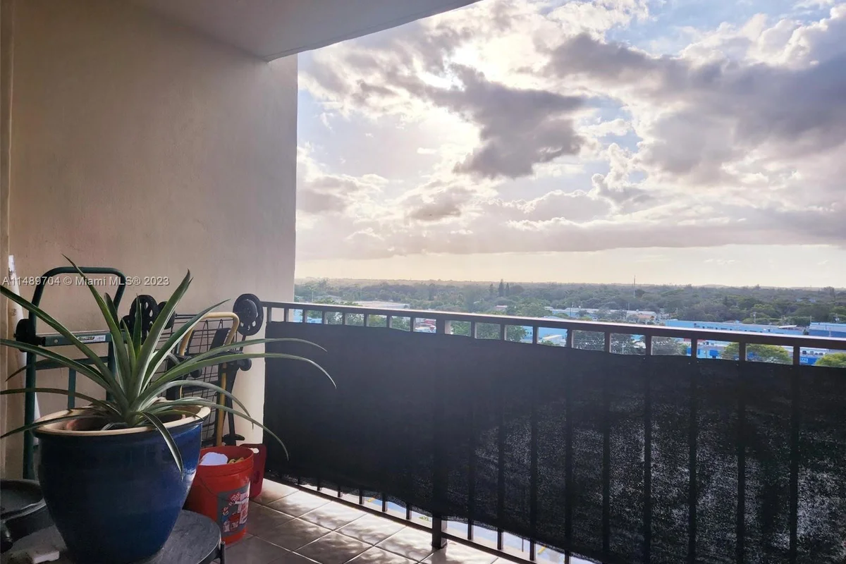 1470 NE 123rd St #A1010, North Miami: photo 1 of 26