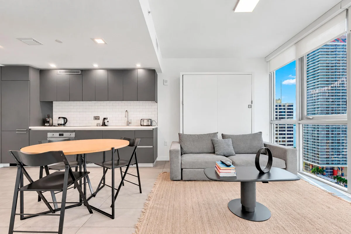 227 NE 2nd St #2801, Miami: photo 1 of 39