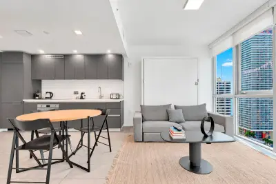 227 NE 2nd St #2801, Miami: photo 1 of 39