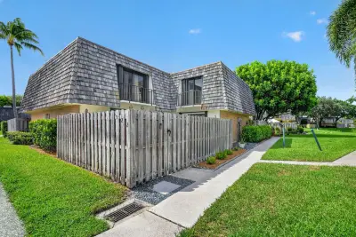 322 Lake Arbor Dr, Palm Springs: photo 1 of 27