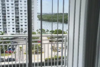 400 Kings Point Dr #921, Sunny Isles Beach: photo 1 of 7