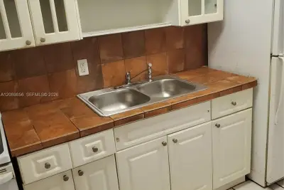 1230 NE 139th St #202, North Miami: photo 1 of 1
