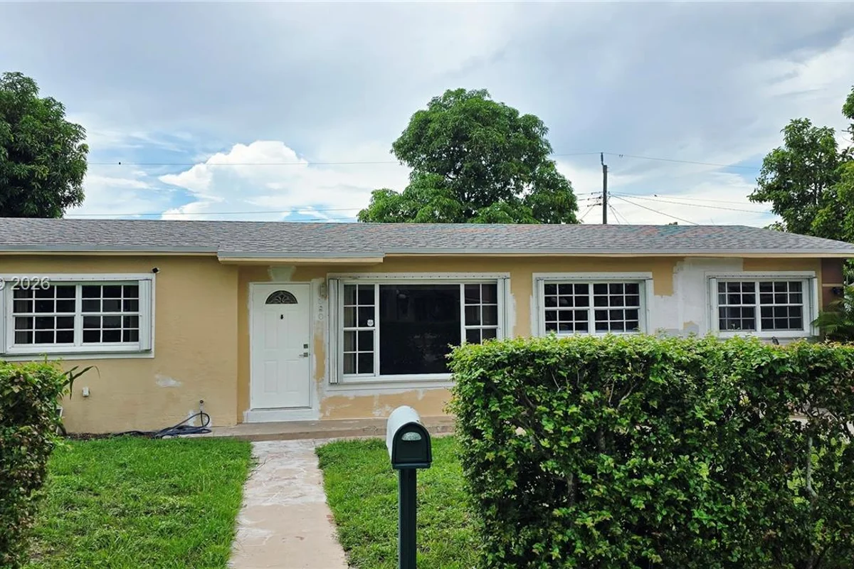 580 W 34th Pl, Hialeah: photo 1 of 29