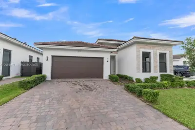 19447 SW 124th Ct, Miami: photo 1 of 48