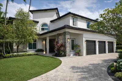 6811 SW 89th Ct, Miami: photo 1 of 14