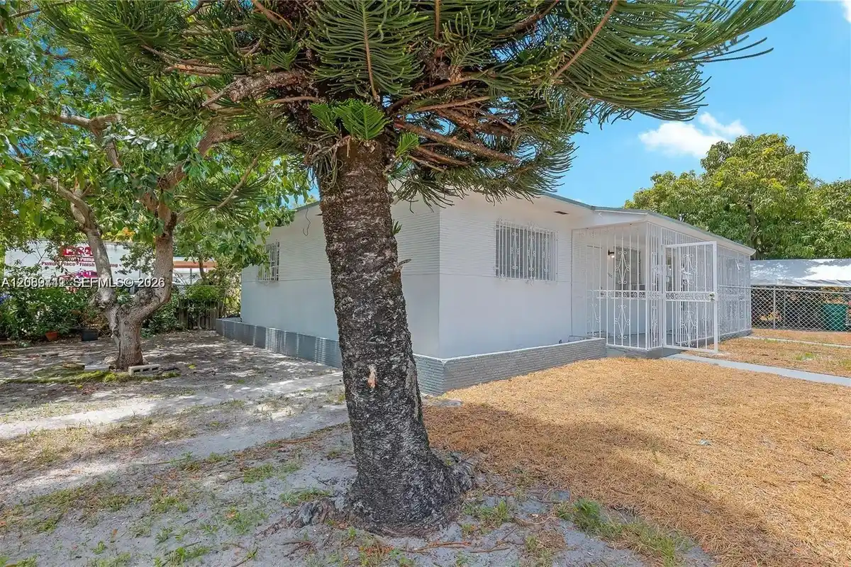 5800 NE 3rd Ave, Miami: photo 1 of 12