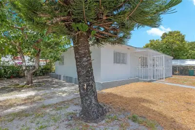 5800 NE 3rd Ave, Miami: photo 1 of 12