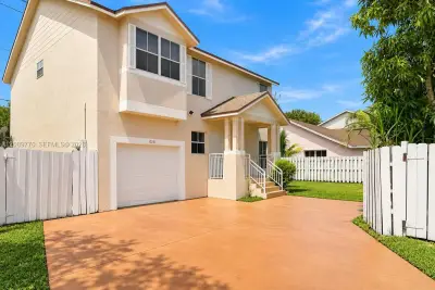 10251 NW 3rd St, Pembroke Pines: photo 1 of 35