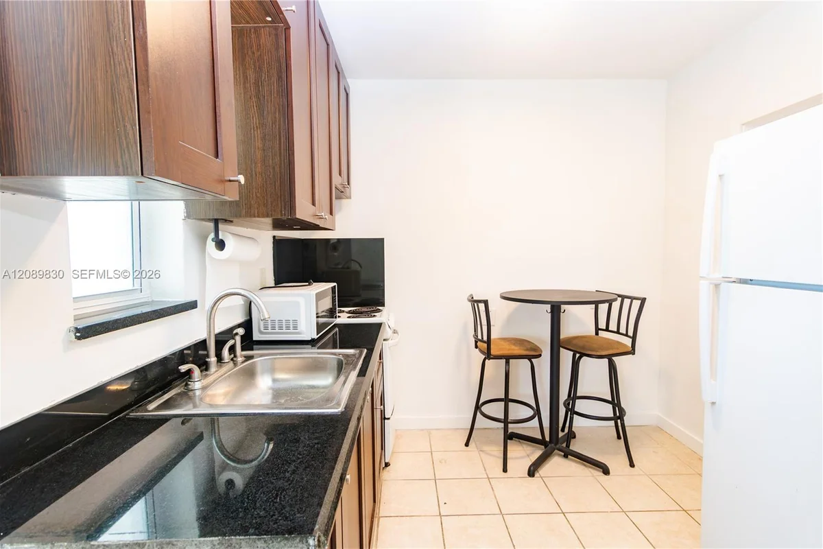 1840 Fillmore St #1, Hollywood: photo 1 of 15