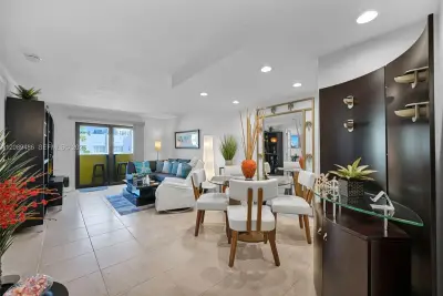1334 Collins Ave #403, Miami Beach: photo 1 of 33