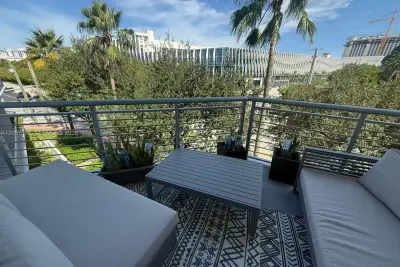 2001 Meridian Ave #428, Miami Beach: photo 1 of 8