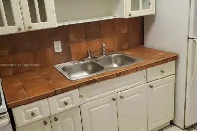 1230 NE 139th St #207, North Miami: photo 1 of 1