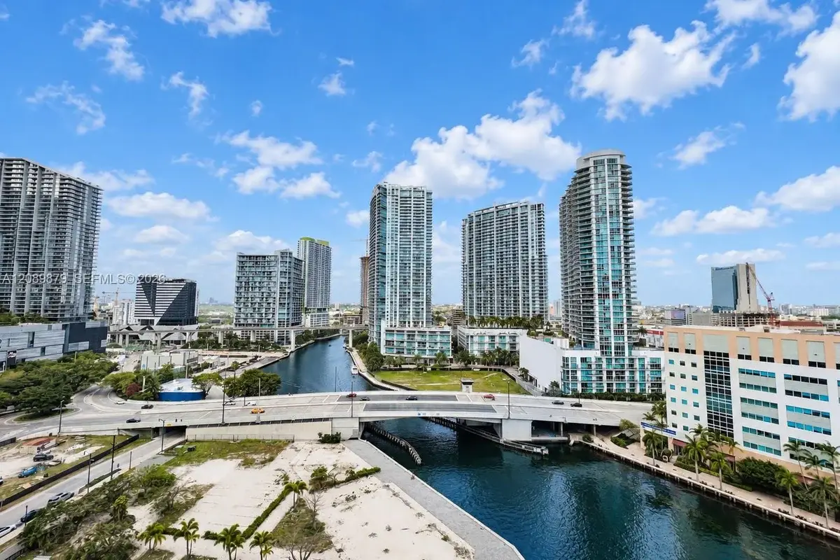 31 SE 5th St #1805, Miami: photo 1 of 10